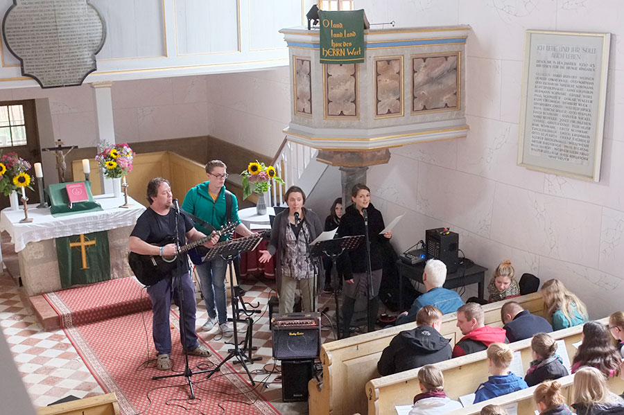Gottesdienst zur Einweihung des Jugendpfarrhauses Gottesdienst zur Einweihung des Jugendpfarrhauses