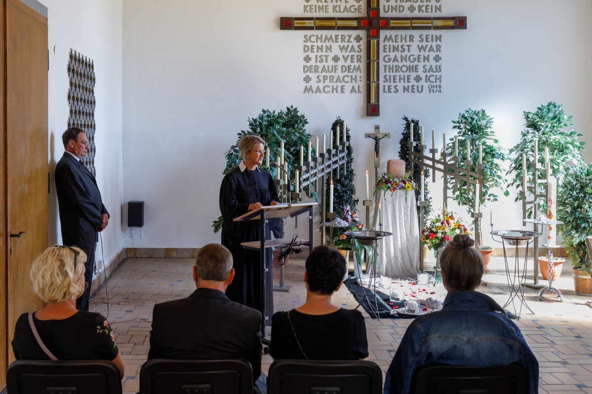 Bestattung Trauerfeier Begräbnis Urne Friedhof 6